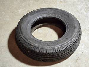 lot 11 image: Near New Tire Akuret ST Radial Trailer ST20575R14
