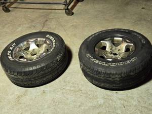 lot 25 image: Pair of Used Tires and Rims P26570R16