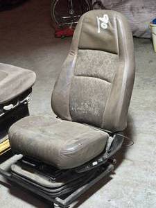 lot 36 image: Sears Seating Semi Truck Tractor Seat