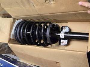 lot 42 image: Lot of 2 Detroit Axel Front Struts 531780 for 1986-1995 Ford Taurus Mercury Sable