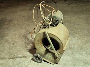 lot 44 image: Lennox Squirrel Fan Blower on Wheels