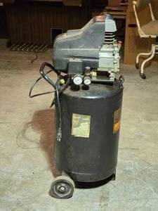lot 46 image: Central Pneumatic Vertical Air Compressor 4.5 HP - Works
