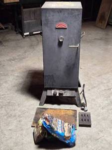 lot 55 image: Smokey Mountain Series Propane Smoker