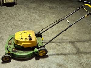 lot 63 image: Lawn Boy Self Propelled 21 Mower - Has Compression