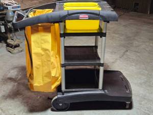 lot 67 image: Brand New Rubbermaid Janitorial Cart