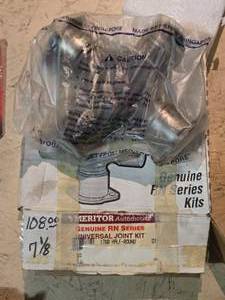 lot 76 image: Meritor 1760 Half-Round U Joint