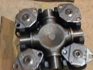 lot 105 image: Spicer. 5-407X Universal Joint