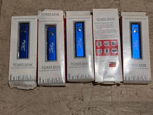 lot 111 image: Lot of 5 2600 mAH Power Banks