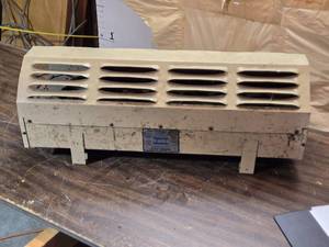 lot 115 image: 30 Hurri Hot Bus Heater