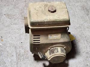 lot 127 image: Wisconsin Robin Gas Motor - Has Compression