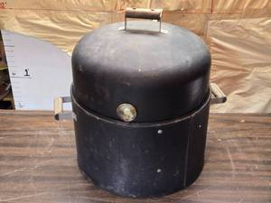 lot 128 image: Smoker