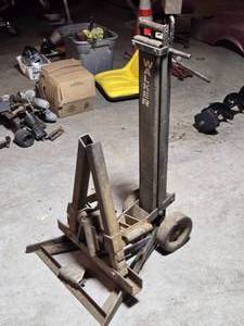 lot 132 image: Walker Air Lift Jack