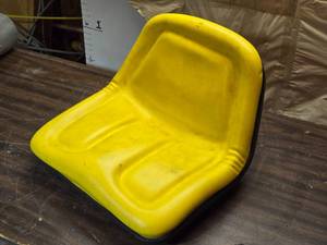 lot 138 image: Padded Lawn Mower Seat