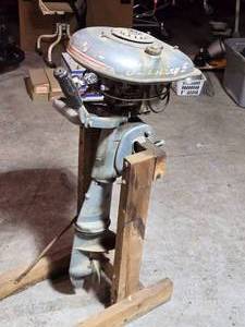 lot 178 image: Montgomery Ward Sea King 5 Vintage Boat Motor - Has Compression (Stand NOT Included)
