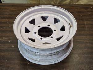 lot 225 image: 16 Trailer Rim