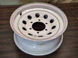 lot 226 image: 16 Trailer Rim