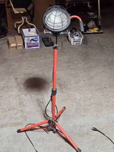 lot 229 image: Halogen Work Light - Possibly Needs Bulb