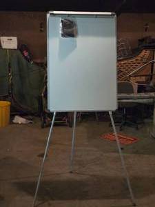 lot 230 image: Tripod Presentation Easel - A Bit Musty