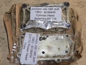 lot 262 image: 1963 Johnson JW-18R 3HP Vintage Boat Motor Parts Cylinder Head and Power Head Plate