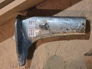 lot 275 image: 1941-46 Evinrude 4371 3.3HP Vintage Boat Motor Parts Exhaust Housing & Cover