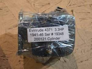 lot 288 image: 1941-46 Evinrude 4371 3.3HP Cylinder Vintage Boat Motor Parts