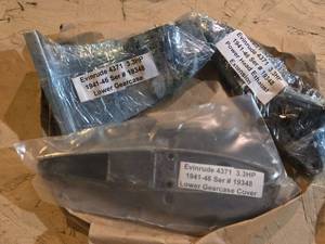 lot 297 image: 1941-46 Evinrude 4371 3.3HP Lower Gearcase and Power Head Exhaust Extension