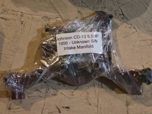 lot 298 image: 1956 Johnson CD-13 5.5HP Intake Manifold Vintage Boat Motor Parts
