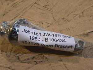 lot 313 image: 1963 Johnson JW-18R 3HP Stern Bracket Vintage Boat Motor Parts