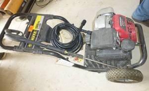 3,000 psi Honda pressure washer