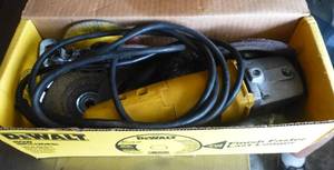 DeWalt angle grinder DW402 corded 4-12 inch - works