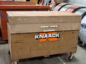 lot 8 image: Knaack Job Box 31x61x46