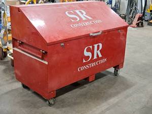 lot 5 image: Job Site Box 30x5x45