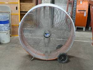 lot 17 image: Maxx Air Pro 43 Drum Fan
