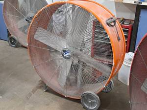 lot 18 image: Maxx Air Pro 43 Drum Fan