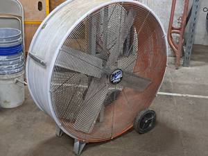 lot 21 image: Maxx Air Pro 43 Drum Fan