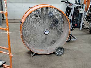 lot 24 image: Maxx Air Pro 43 Drum Fan