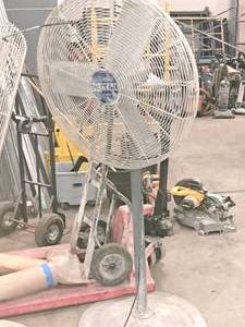 lot 25 image: Patton Pedestal Fan