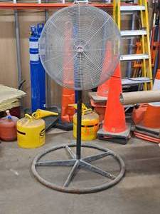lot 27 image: Pedestal Fan