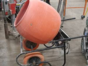 lot 34 image: Kushlan Portable Cement Mixer
