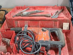 lot 89 image: Hilti 830W Hammer Drill TE35 with Case and Extra Chisels & Bits