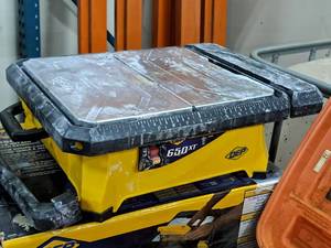 lot 95 image: QEP 650XT 7 Tile Wet Saw with Extension Table