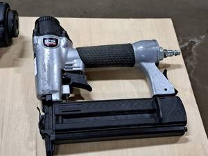 lot 130 image: Black Diamond 18-GA Air Brad Nailer PNT138