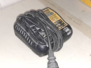 lot 144 image: DeWalt 12V20V Max Lithium Ion Cordless Tool Battery Charger DCB107