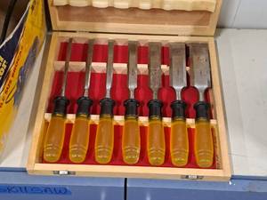 lot 146 image: Chisel Set 7-piece with Wooden Case