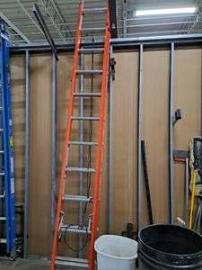 lot 171 image: Werner 24 Extension Ladder
