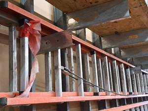 lot 174 image: 32 Extension Ladder