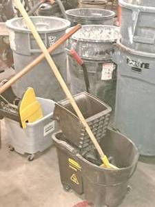 lot 183 image: Mop Bucket with Mop and Wringer