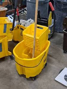 lot 187 image: Wringer Mop Bucket with Mop