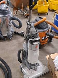 lot 200 image: Hoover Turbo Cyclonic Canister Upright Vacuum