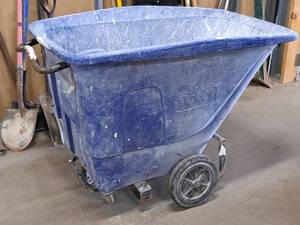 lot 217 image: Commercial Dump Cart 32x53x36